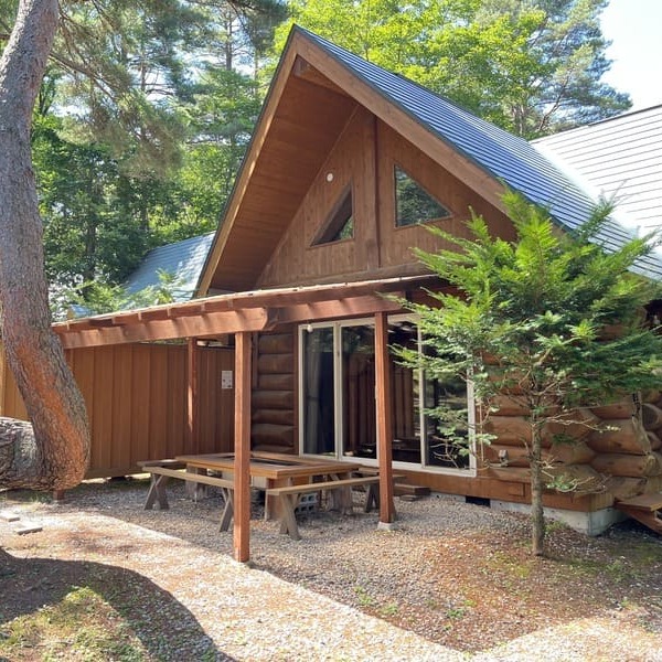 ベルエールの森コテージの屋根付きBBQコーナー